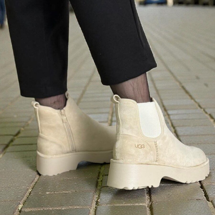 بسطار ماركة UGG مبطن فرو