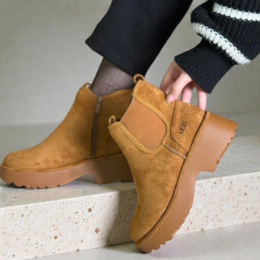 بسطار ماركة UGG مبطن فرو