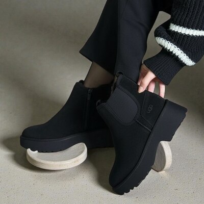 بسطار ماركة UGG مبطن فرو