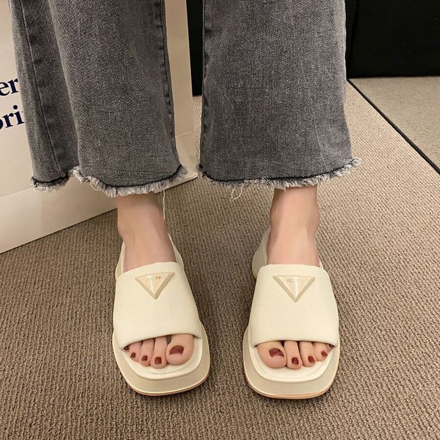 بابوج ماركة Prada