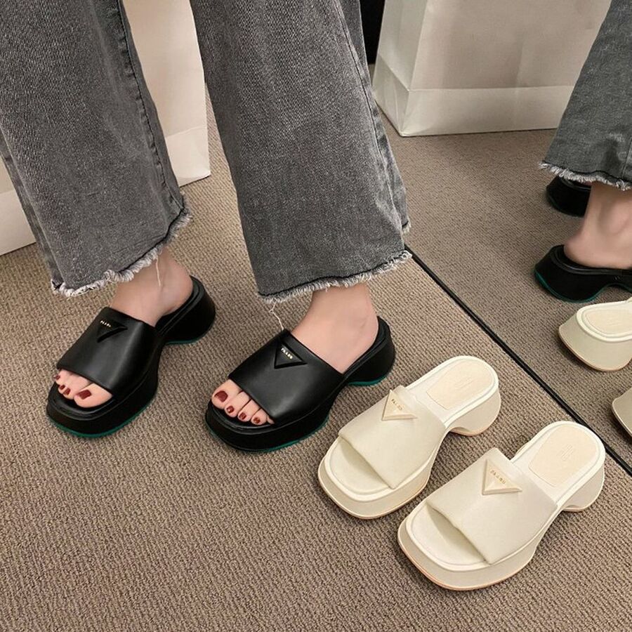 بابوج ماركة Prada