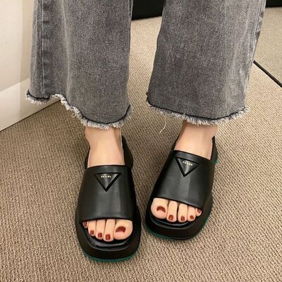 بابوج طبي ماركي Prada